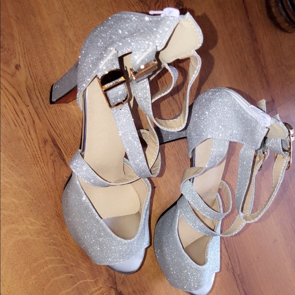 Size 9 High Heels - Picture 4 of 4